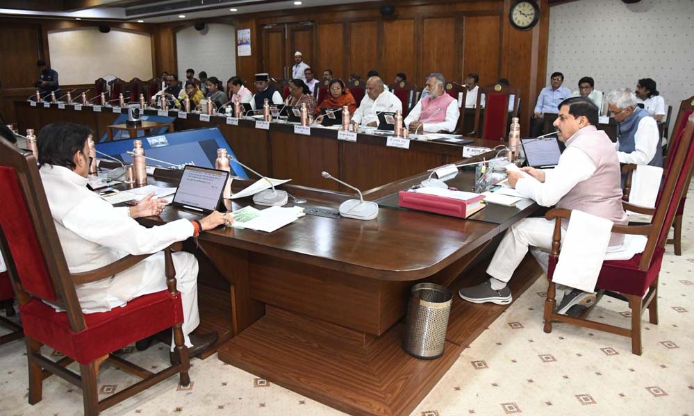 प्रदेश में बिछेगा सड़कों का जाल, इंफ्रास्ट्रक्चर में सरकार का बड़ा कदम, कैबिनेट मीटिंग में लिए गए अहम फैसले प्रदेश में बिछेगा सड़कों का जाल, इंफ्रास्ट्रक्चर में सरकार का बड़ा कदम, कैबिनेट मीटिंग में लिए गए अहम फैसले