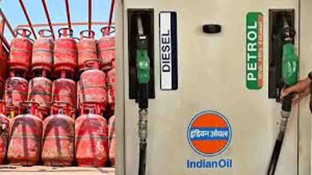 ईंधन संकट की खबरों के बीच सरकार की अपील,पेट्रोल-डीजल और LPG की ‘पैनिक बायिंग’ से बचें ईंधन संकट की खबरों के बीच सरकार की अपील,पेट्रोल-डीजल और LPG की ‘पैनिक बायिंग’ से बचें