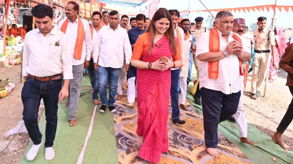 रायपुर : पर्यटन एवं संस्कृति मंत्री राजेश अग्रवाल कवर्धा के जानकी वन धाम शिवालय में आयोजित प्राण-प्रतिष्ठा समारोह में हुए शामिल