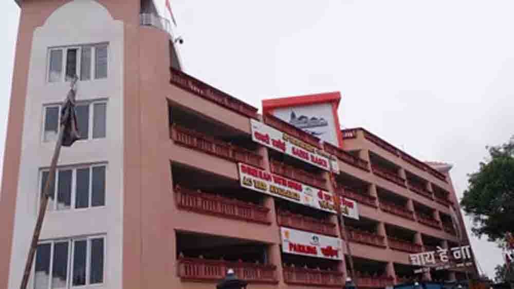 अयोध्या, डेढ़ करोड़ का किराया बकाया होने पर ‘शबरी रसोई’ को विकास प्राधिकरण ने किया सील अयोध्या, डेढ़ करोड़ का किराया बकाया होने पर ‘शबरी रसोई’ को विकास प्राधिकरण ने किया सील