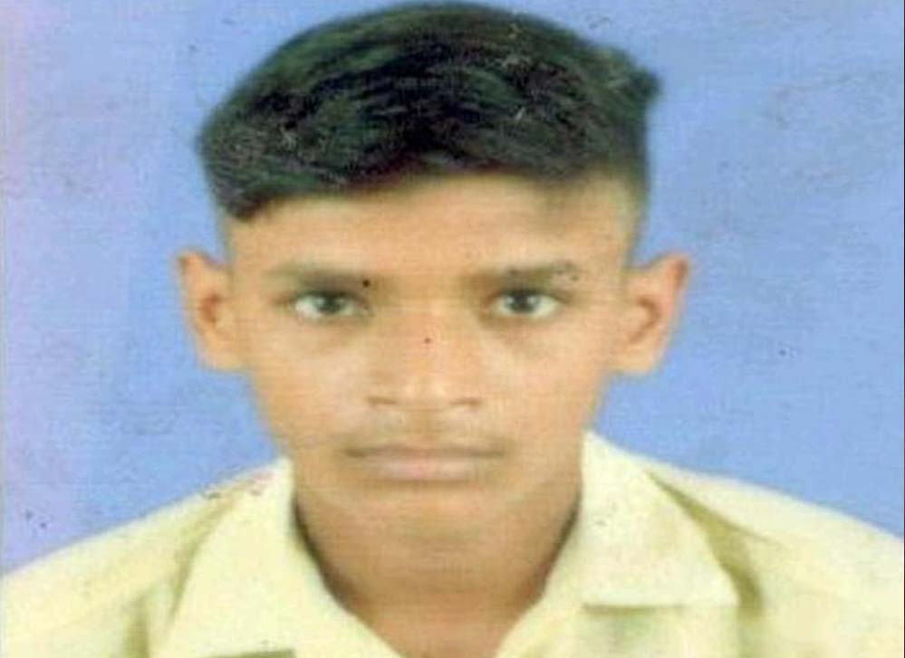 सतना जिले के मानेंद्र केवट ने रचा इतिहास, प्रदेश मेरिट में तीसरा स्थान