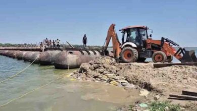 मिर्जापुर में उद्घाटन के 15 दिन बाद ही टूटा गंगा पर बना पीपा पुल, मझवां क्षेत्र का आवागमन ठप