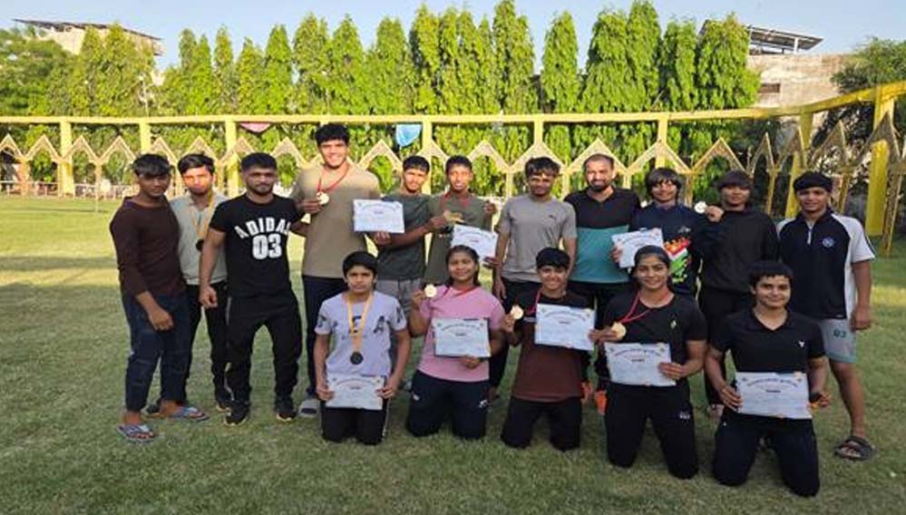 अंडर-17 कुश्ती में छाया मध्यप्रदेश,युवा पहलवानों ने बढ़ाया प्रदेश का मान अंडर-17 कुश्ती में छाया मध्यप्रदेश,युवा पहलवानों ने बढ़ाया प्रदेश का मान