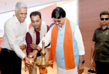 सभी अधिकारी नगरीय निकायों को स्वावलंबी और विकास केंद्र के रूप में करें स्थापित : मंत्री विजयवर्गीय