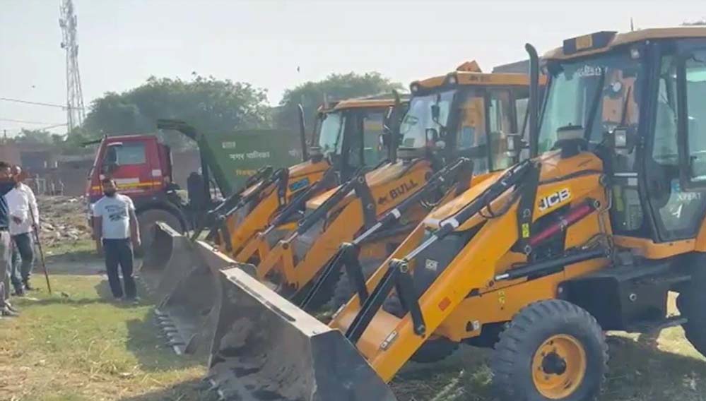 संभल में बुलडोजर एक्शन: सरकारी जमीन पर बने इमामबाड़ा और ईदगाह को किया जमींदोज