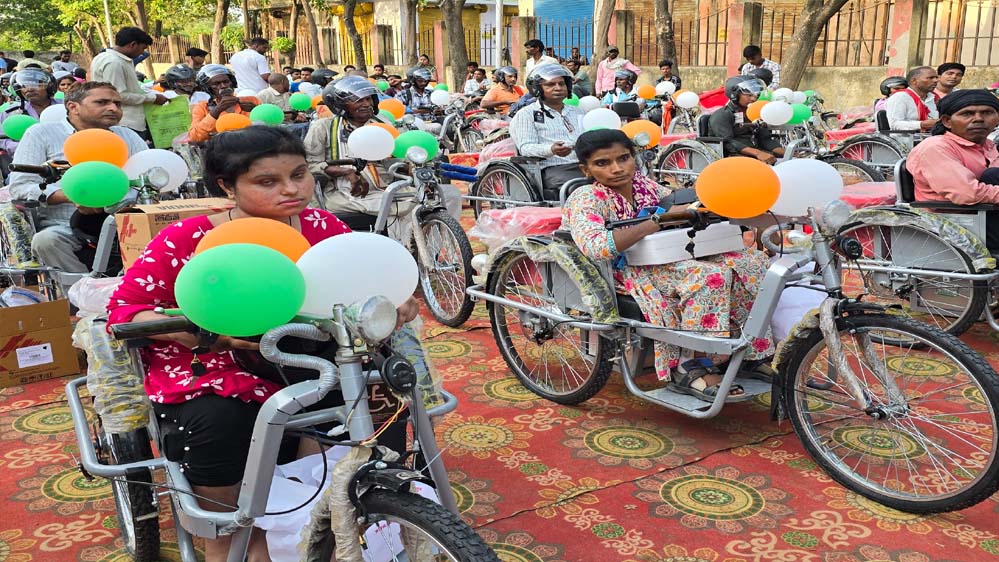 एमसीबी : जिला प्रशासन की त्वरित संवेदनशीलता : दिव्यांग रामकृपाल को तत्काल मिली मोटराइज्ड ट्राईसाइकिल