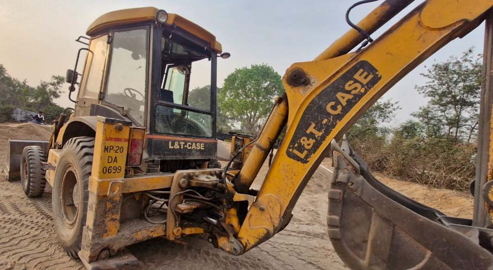 70 ट्रैक्टर अवैध डंप रेत जब्त, कलेक्टर के निर्देश पर सख्त कार्रवाई
