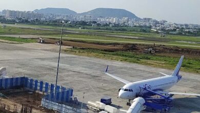 पुणे एयरपोर्ट पर वायुसेना विमान की हार्ड लैंडिंग, गियर फेल होने से रनवे हुआ बंद