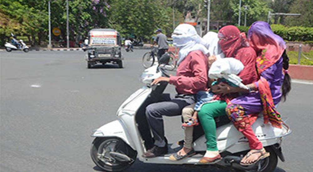 MP में भीषण गर्मी: खजुराहो में 43.2°C, 9 शहरों में 42°C से ऊपर, 16 जिलों में लू का अलर्ट