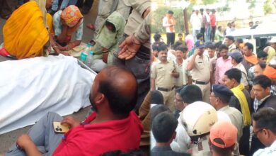 स्वास्थ्य विभाग के लापरवाही के कारण युवक ने गवाई जान ,नाराज मृतक के परिजनों ने किया चक्का जाम