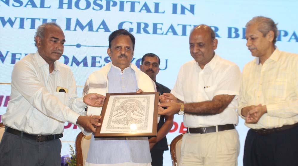 अत्याधुनिक उपकरण स्वास्थ्य सेवाओं को प्रभावी एवं सटीक बनाने में सहायक : उप मुख्यमंत्री शुक्ल