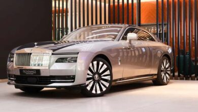 Iran War Impact: रोल्स-रॉयस से फेरारी तक, ईरानी शोरूम में धूल फांक रहीं लग्जरी कारें