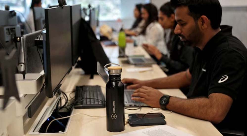 सर्वे 2025: बेरोजगारी में गिरावट, 61.3 करोड़ लोग हुए रोजगारयुक्त; महिलाओं का वेतन वृद्धि पुरुषों से अधिक