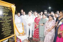 रायपुर : ट्रेफिक सिंग्नल में प्रतीक्षा करने वालों को अब तेज धूप व बारिश में नहीं होगी परेशानी चौक.चौराहों में बनेंगे प्रतीक्षा शेड