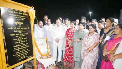 रायपुर : ट्रेफिक सिंग्नल में प्रतीक्षा करने वालों को अब तेज धूप व बारिश में नहीं होगी परेशानी चौक.चौराहों में बनेंगे प्रतीक्षा शेड