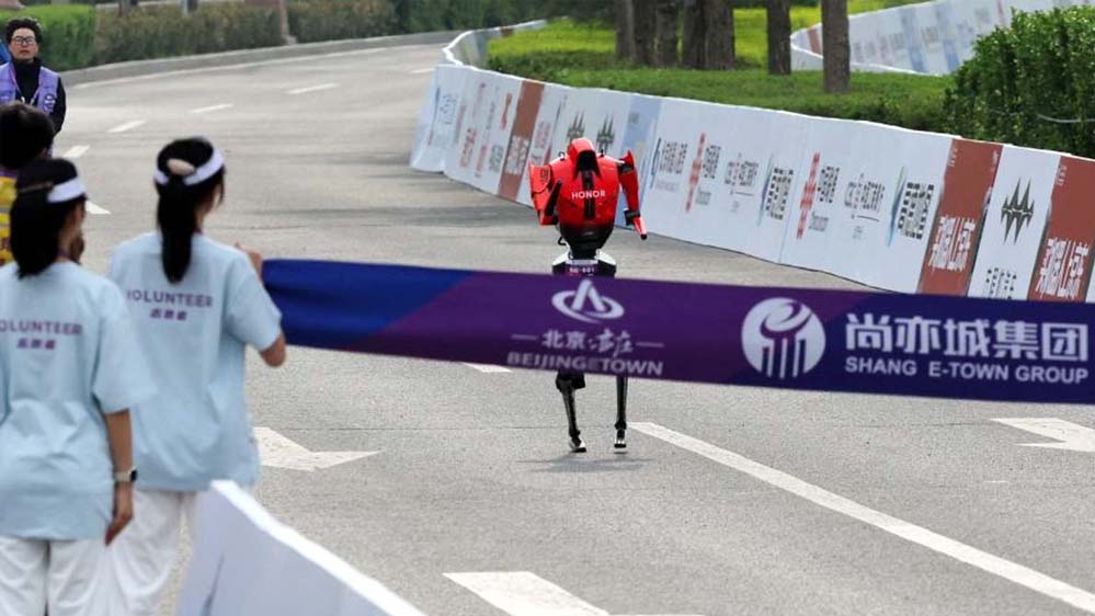 रोबोट ने तोड़ा इंसान का वर्ल्ड रिकॉर्ड, 21 KM की हाफ मैराथन 50 मिनट 26 सेकेंड में पूरी की