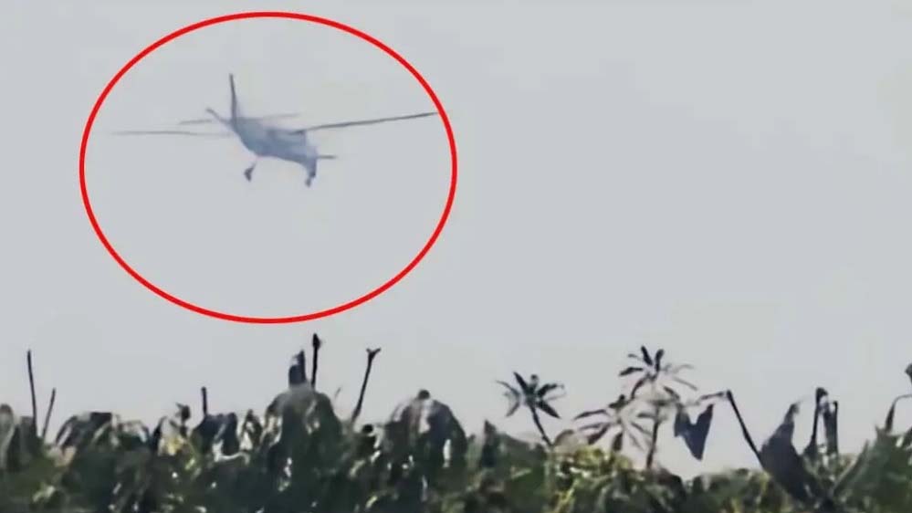 जशपुर में प्लेन क्रैश,एयरक्राफ्ट अचानक पहाड़ी से टकराया, आग की लपटें दूर तक फैलीं, पायलट-को-पायलट की मौत की आशंका