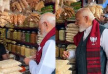पीएम मोदी ने झालमुड़ी खाने से पहले दुकानदार को दिए 10 रुपये, लेकिन जेब से निकले थे इतने नोट
