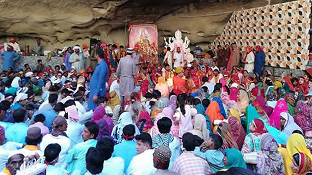 पाकिस्तान में जुटे 3 लाख हिंदू, हिंगलाज मंदिर में मनाया गया उत्सव; जानें इसका इतिहास