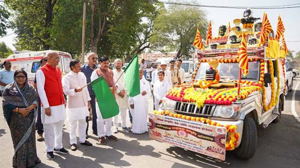 पारिवारिक संस्कृति व प्रेम, शांति, सद्भावना रथ को मुख्यमंत्री डॉ. यादव ने दिखाई हरी झण्डी