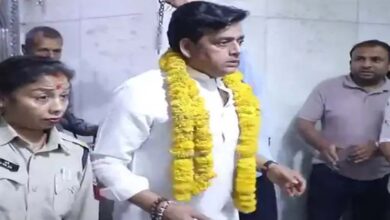 महाकाल के दर पर सांसद-एक्टर रवि किशन: भस्म आरती के बाद किए दिव्य दर्शन, गोरखपुर की खुशहाली की मांगी कामना