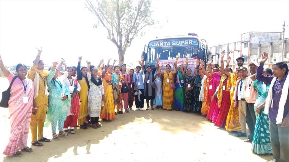 राम नगरी की ओर श्रद्धा का कारवां: मनेंद्रगढ़ से 49 श्रद्धालु अयोध्या रवाना