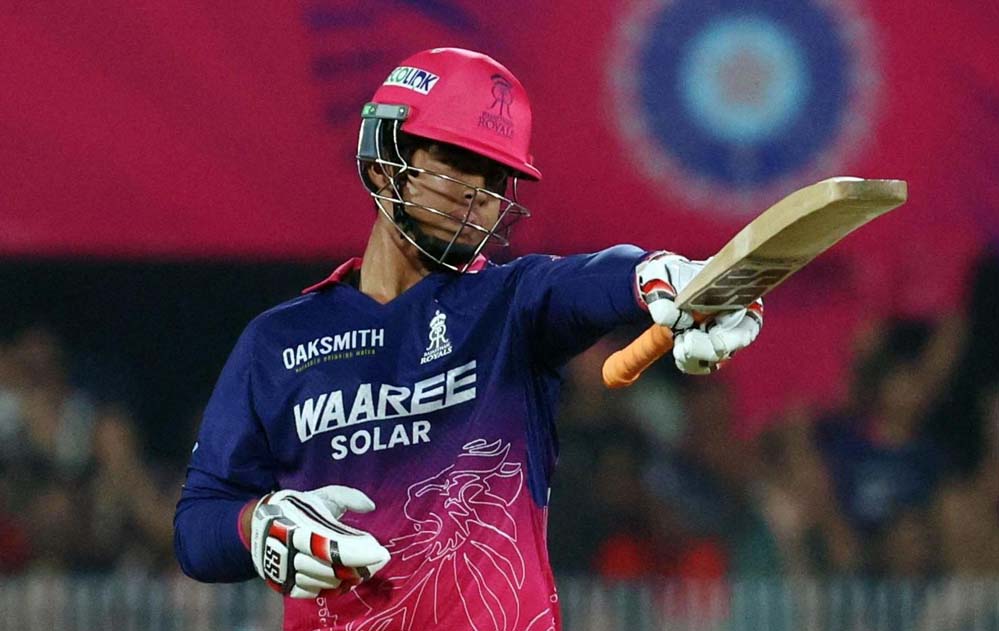 IPL 2026: वैभव सूर्यवंशी ने 8 रन में तोड़ा मैक्सवेल का रिकॉर्ड, कई दिग्गजों को पछाड़ा