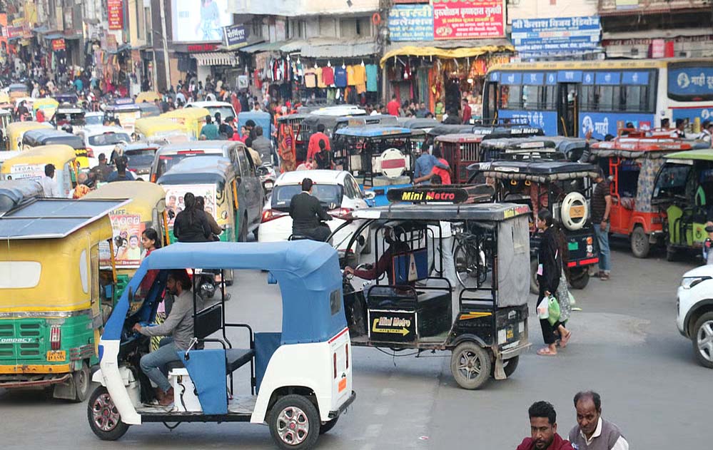 इंदौर में 6 हजार से ज्यादा ई-रिक्शाओं के रजिस्ट्रेशन, जोन अनुसार कलर करवा रहे संचालक, नई व्यवस्था शुरू होगी