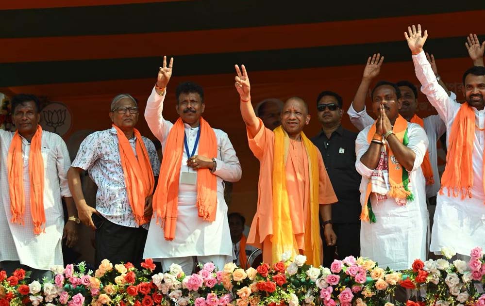 पश्चिम बंगाल में गरजे सीएम योगी- 4 मई को बंगाल में लहराएगा भगवा, शुरू होगी टीएमसी के गुंडों की उल्टी गिनती