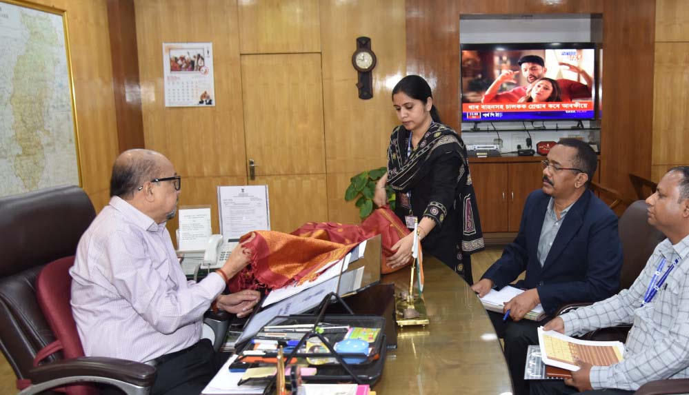 रायपुर : राज्यपाल ने कोसा वस्त्रों के नवाचार और बुनकरों के आर्थिक सशक्तिकरण पर दिया जोर