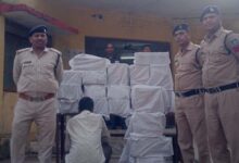 बिना नंबर की बोलेरो में 19 पेटी अंग्रेजी शराब जब्त, सनेह उर्फ शनि सिंह गिरफ्तार—एक आरोपी फरार