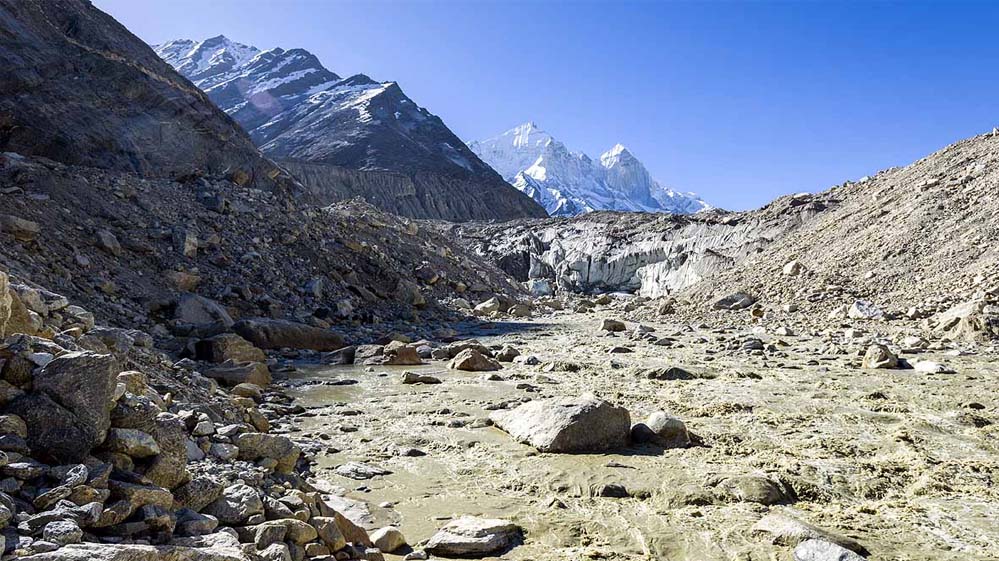 बढ़ती गर्मी और पिघलते पहाड़, हिमालय के ग्लेशियर संकट में; 50 करोड़ आबादी को खतरा