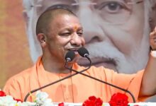 ‘हिंदू त्योहारों पर कर्फ्यू, दीदी सड़कों पर नमाज पढ़वाती हैं’: बंगाल में ममता पर भड़के CM योगी