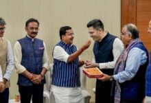 AAP को बड़ा झटका, 7 बागी सांसदों की बीजेपी में एंट्री को मिली सभापति की मंजूरी