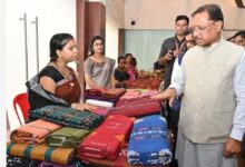 हाथ करघे से कमाई तक- ग्राम नारी की महिलाओं की सफलता का राज