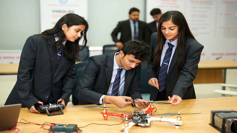 मध्यप्रदेश में इंजीनियरिंग शिक्षा का परिदृश्य बदल रहा, नहीं बनना चाहता इंजीनियर, 64 कॉलेज हुए बंद