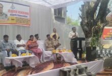 जागरूकता अभियान: एसपी ने वितरित किए हेलमेट, रैली को दिखाई हरी झंडी