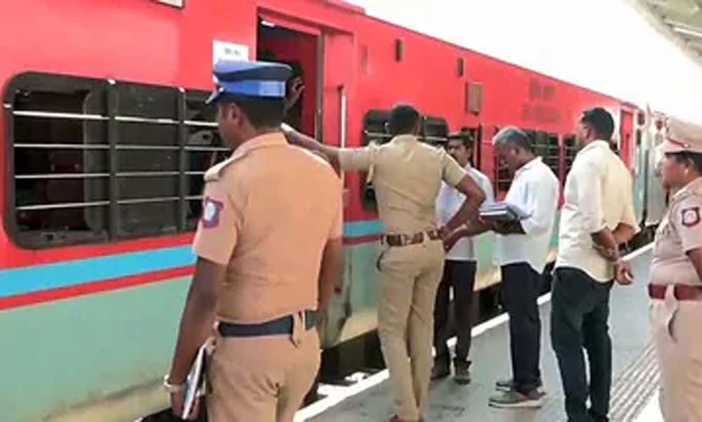 बंगाल में पकड़े गए 14 बांग्लादेशी नागरिक, फर्जी आधार, मलेशियाई करेंसी और कश्मीर का प्लान हुआ उजागर