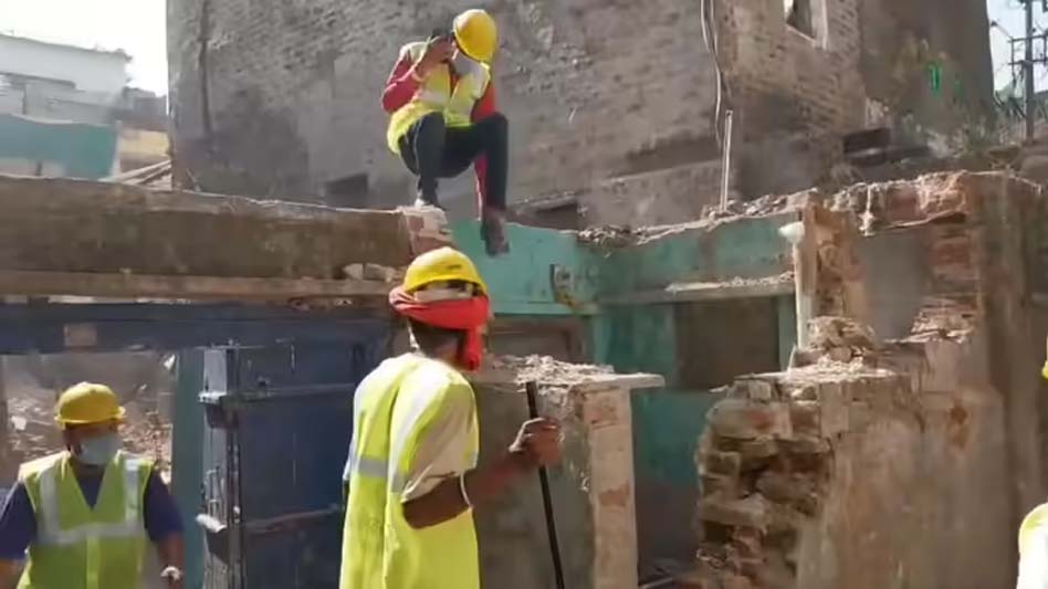 खंडवा चर्बी कांड पर मोहन सरकार का बड़ा एक्शन! लाइसेंस खत्म होने के बावजूद चल रही थी फैक्ट्री, दो अफसर सस्पेंड