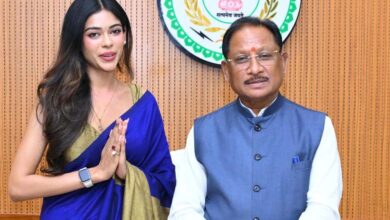 CM साय से मिली मिस इंडिया छत्तीसगढ़ अनुष्का सोन, विधानसभा में ऐतिहासिक सत्र सुनने पहुंची थी