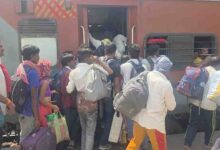 LPG संकट ने बढ़ाई प्रवासियों की मुसीबत, काम छोड़कर गांव लौट रहे मजदूर