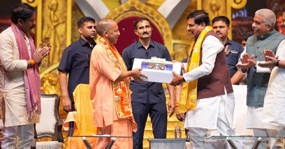 सम्राट विक्रमादित्य के जीवन पर आधारित महानाट्य कार्यक्रम में शामिल हुए मुख्यमंत्री योगी आदित्यनाथ व एमपी के सीएम मोहन यादव