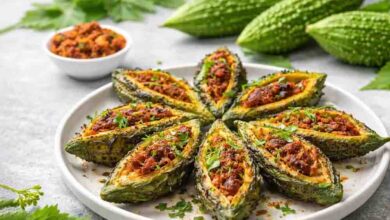 गर्मियों में सेहत का सुपरफूड है भरवां करेला और इस खट्टी मीठी रेसिपी से कड़वाहट होगी पूरी तरह खत्म