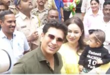 सचिन तेंदुलकर का जन्मदिन, फैंस का उमड़ा सैलाब