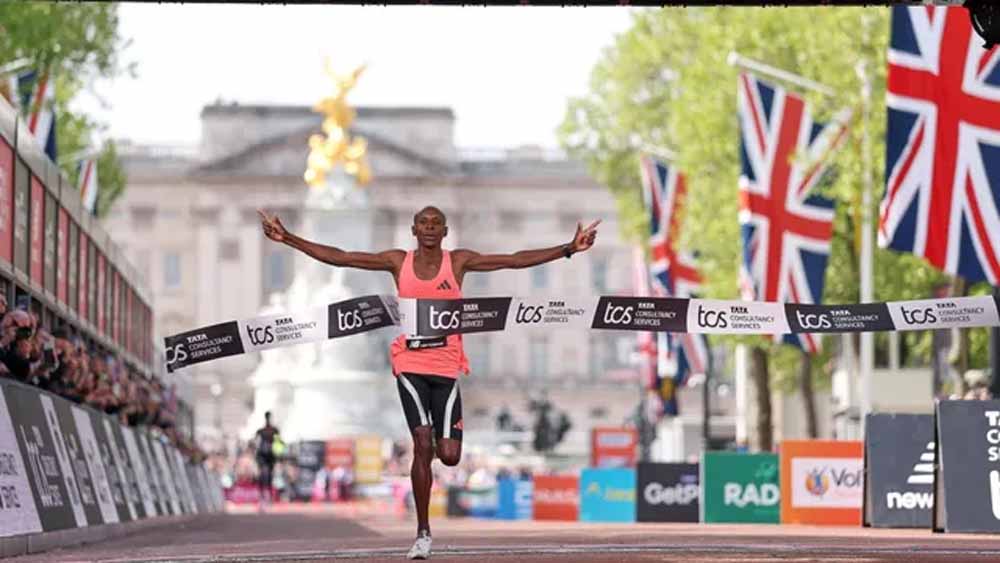 सेबास्टियन सावे ने रचा इतिहास, लंदन मैराथन में तोड़ा 2 घंटे का रिकॉर्ड