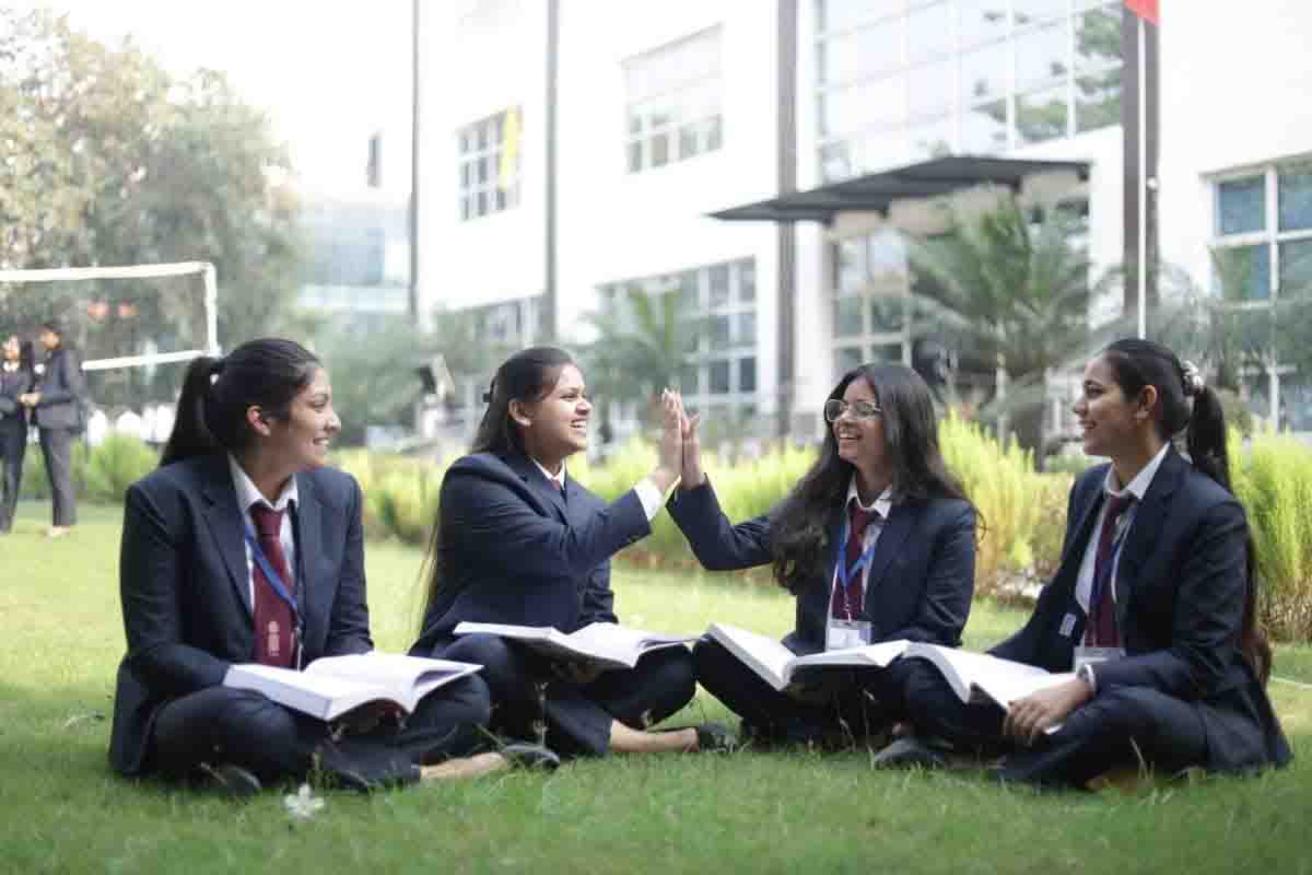 यूपी के लाखों छात्रों को योगी सरकार का बड़ा तोहफा, छात्रवृत्ति से वंचित रहे छात्र अब दोबारा कर सकेंगे आवेदन