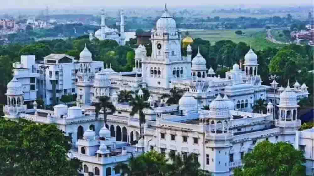 केजीएमयू में मजारों पर अंतिम प्रहार, 15 दिन का मिला अल्टीमेटम, नोटिस की मियाद हुई खत्म केजीएमयू में मजारों पर अंतिम प्रहार, 15 दिन का मिला अल्टीमेटम, नोटिस की मियाद हुई खत्म