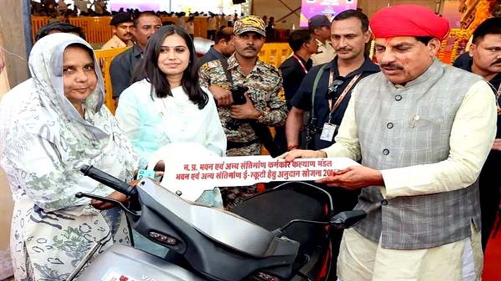 सफलता की कहानी- ई-स्कूटर अनुदान योजना से दमोह की सायरा बी बनीं आत्मनिर्भर