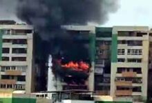 गाजियाबाद की गौर ग्रीन एवेन्यू सोसाइटी में भीषण आग: 9वीं मंजिल से शुरू होकर 13वीं तक पहुंची लपटें