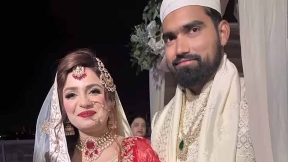 कनिका शर्मा-साकिब सैफी की शादी पर बवाल, धर्म के नाम पर जमकर ट्रोलिंग कनिका शर्मा-साकिब सैफी की शादी पर बवाल, धर्म के नाम पर जमकर ट्रोलिंग